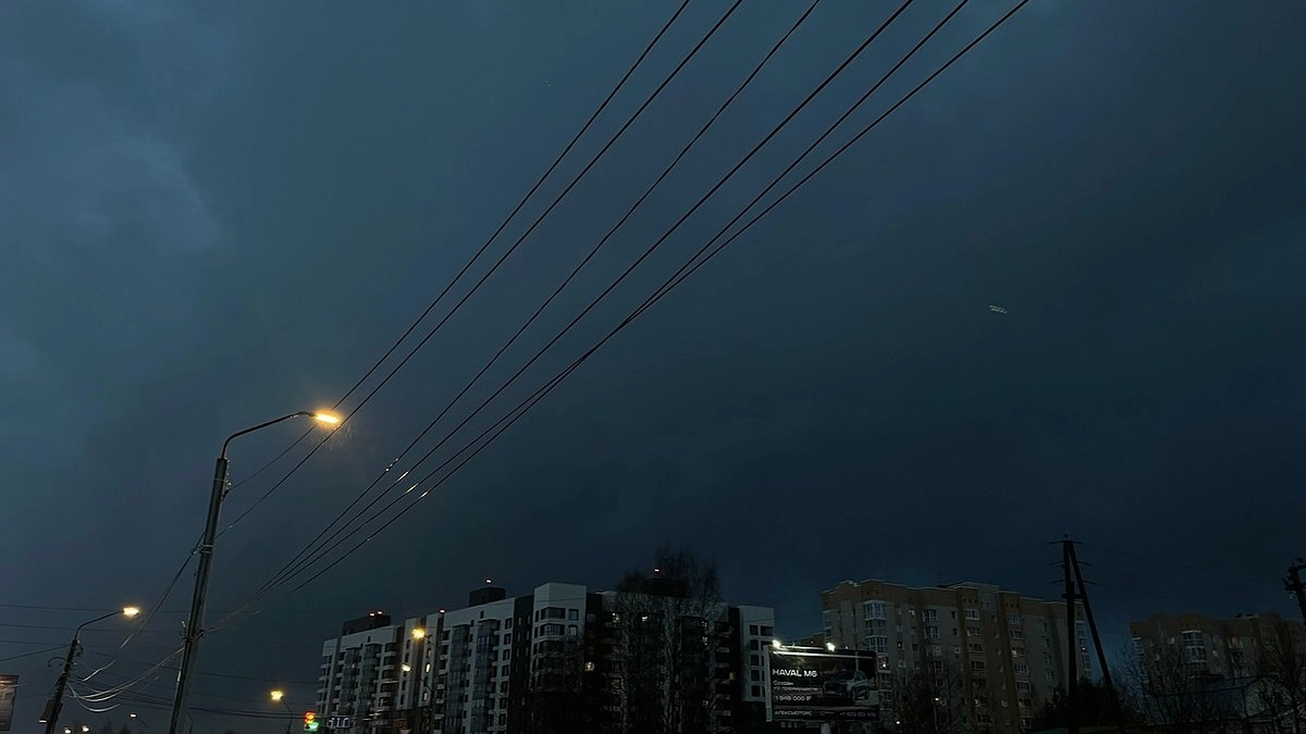 Главная картинка новости: В Коми 24 июля местами пройдут дожди и прогремят грозы