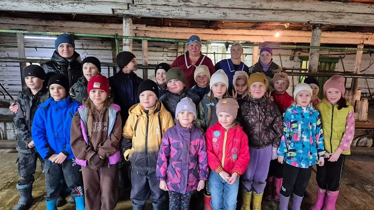 Главная картинка новости: Юные жители Усинского округа познакомились с работой молочной фермы