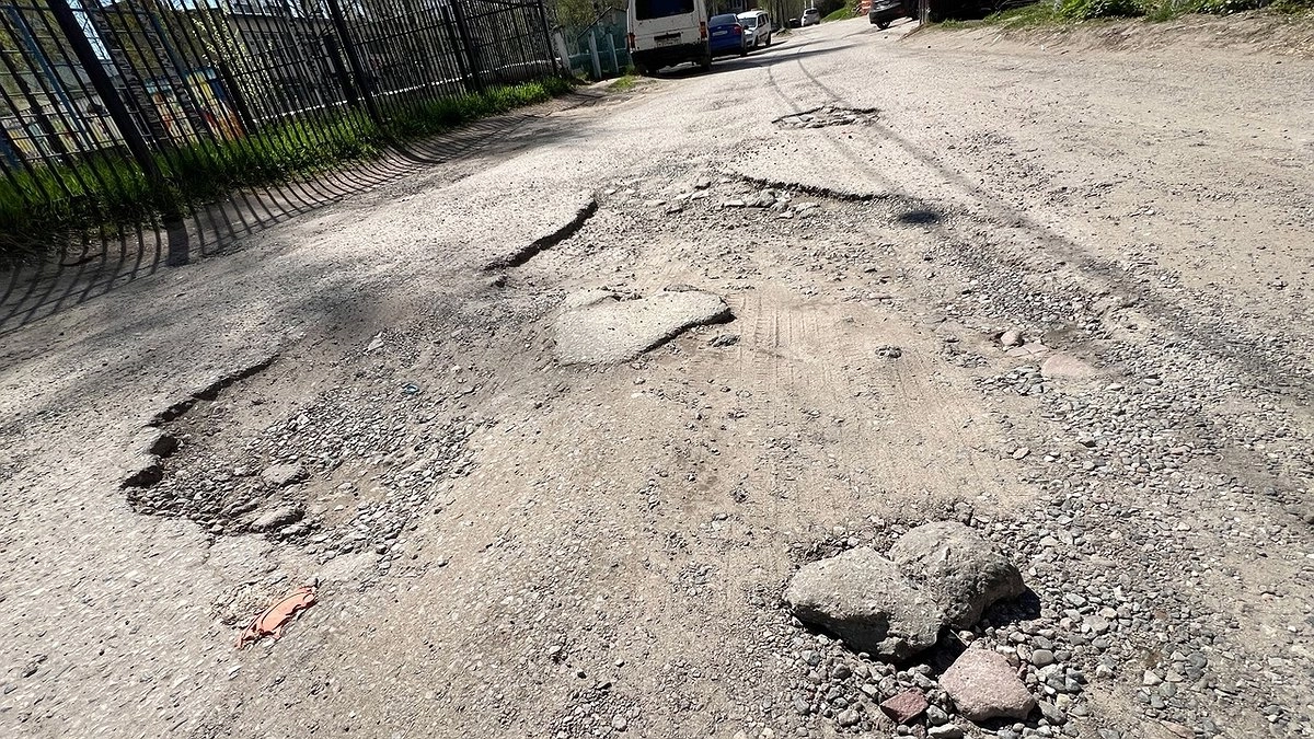 Главная картинка новости: Усинск выбрал подрядчика для ямочного ремонта дорог 