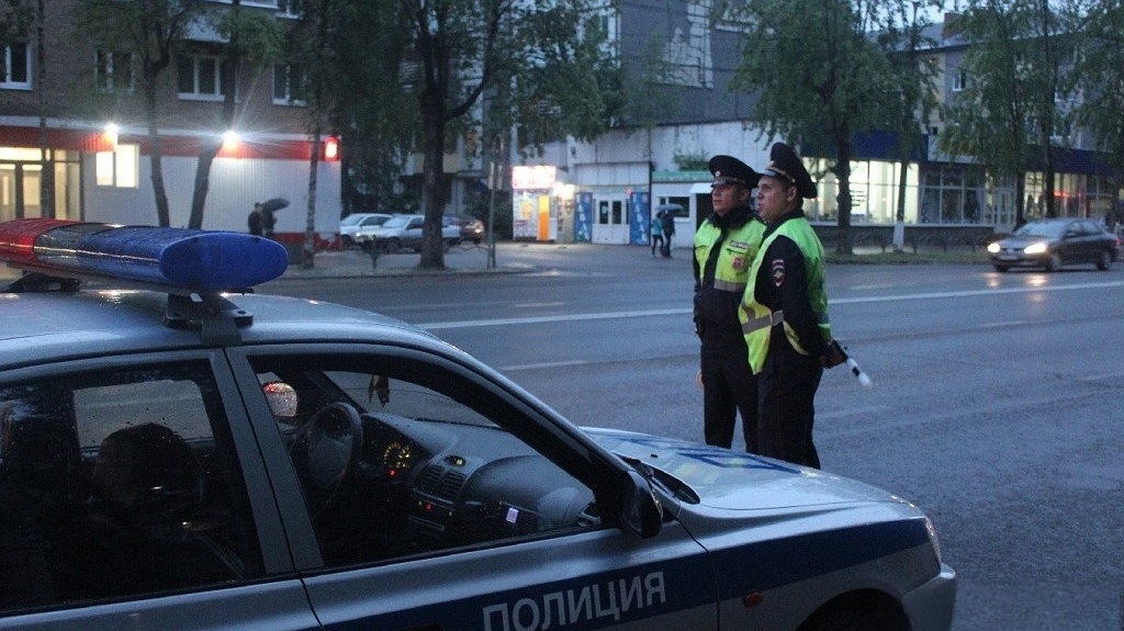 Главная картинка новости: В ГАИ наконец поставили жирную точку: до какого возраста можно водить машину - пенсионерам указали пальцем на действующие ограничения