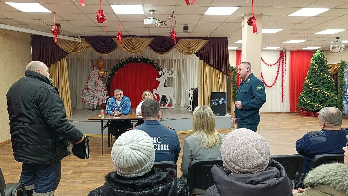 Главная картинка новости: Глава Усинска решает топливные вопросы и перспективы развития Усть-Усы