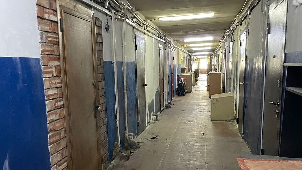 Главная картинка новости: Житель Усинска напал с ножом на соседа по общежитию