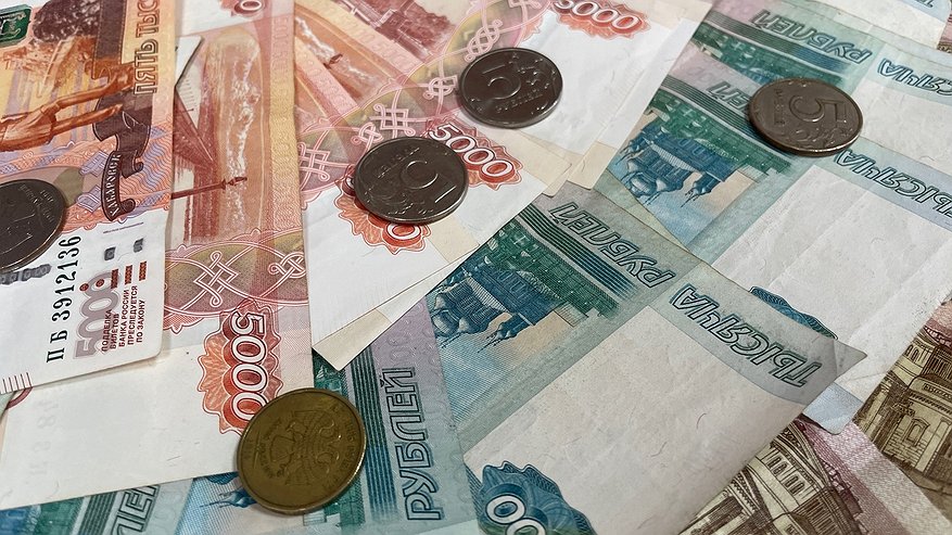 Главная картинка новости: Кондитер из Коми для продвижения в соцсети «наняла» преступников