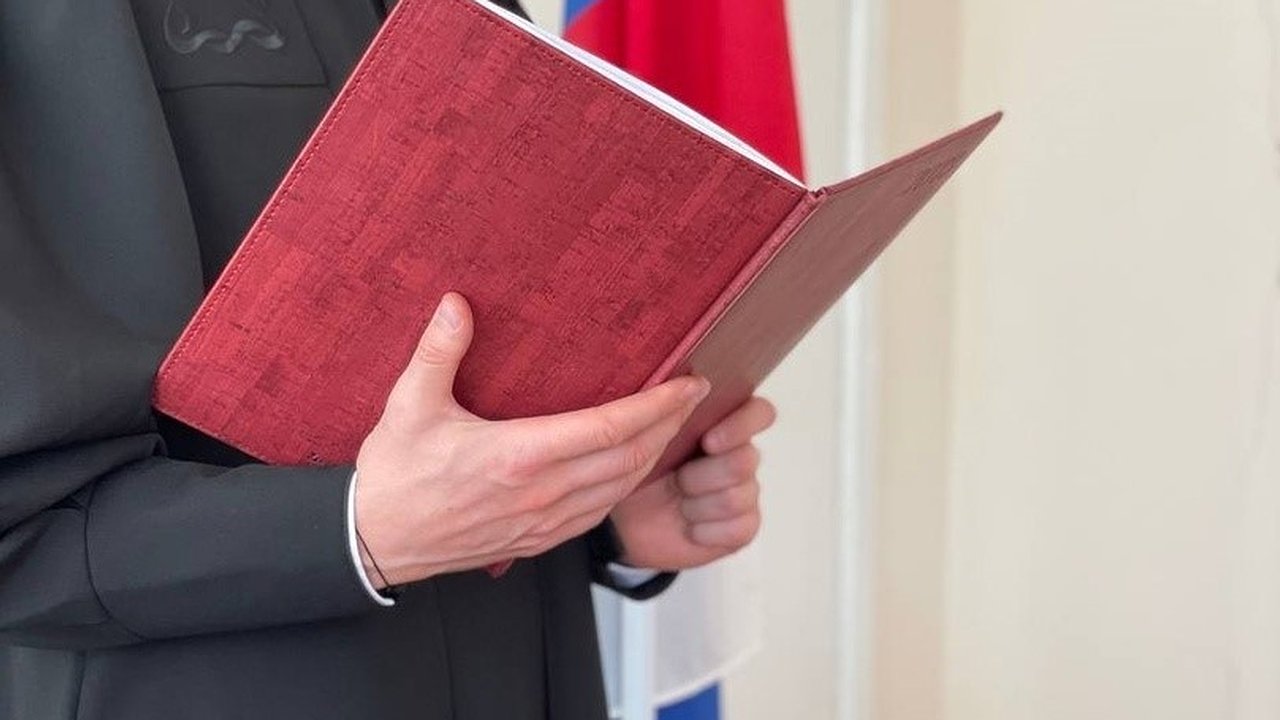 Главная картинка новости: В Усинске слесарь устроил взрыв на производстве: пострадал его коллега