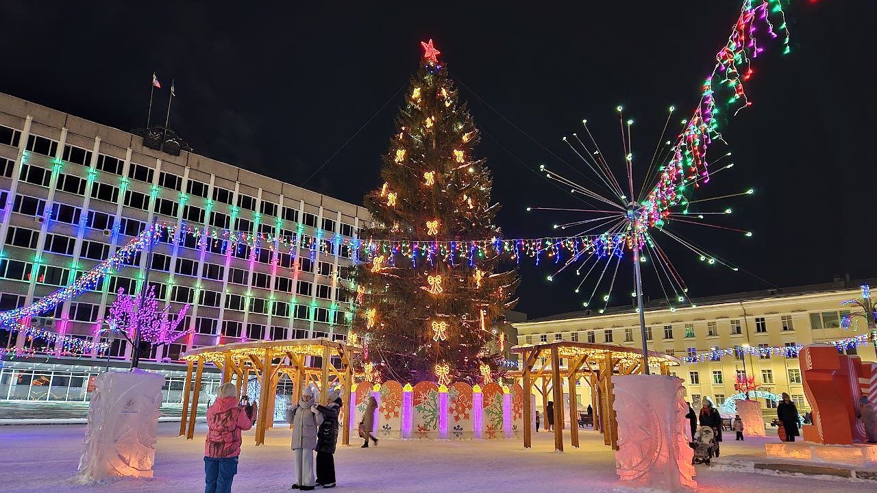 Главная картинка новости: Сколько будет стоить срубить елку в Коми?