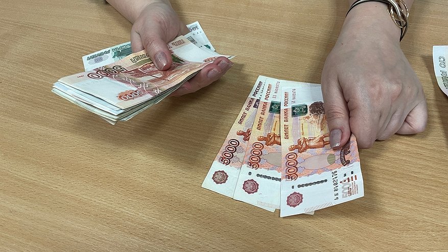 Главная картинка новости: В сентябре среднемесячная зарплата в Коми составила 79,3 тысяч рублей
