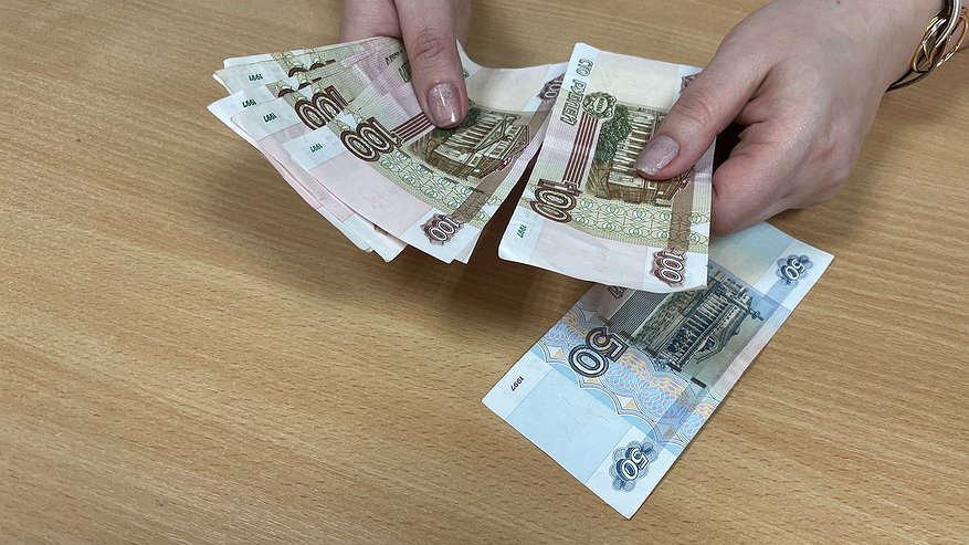 Главная картинка новости: В Коми сотрудница банка не выдала кредит пенсионерке, уже отправившей 1,3 млн рублей аферистам
