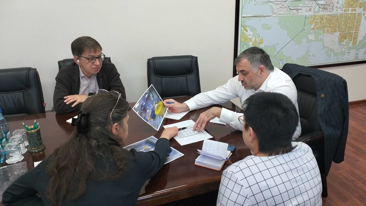 Главная картинка новости: Глава Усинска подвел итоги встречи с директором школы №2