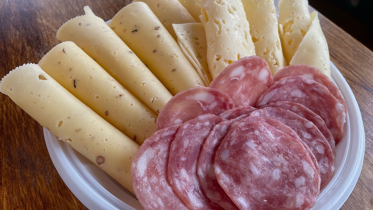 Главная картинка новости: За неделю в Коми подорожали сыр, куриное мясо и сливочное масло, но подешевели гречка, макароны и яйца