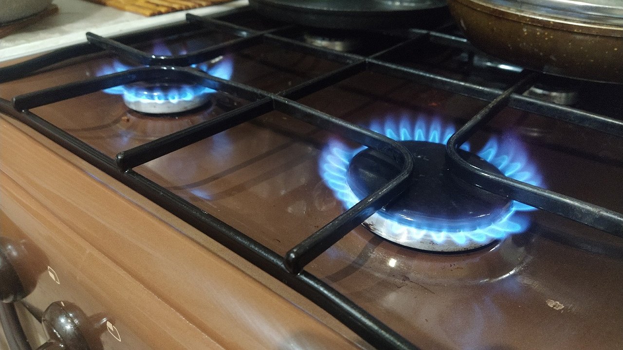 Главная картинка новости: Указ вступил в силу: с 1 января штраф 1500 рублей выпишут всем владельцам квартир с газовой плитой