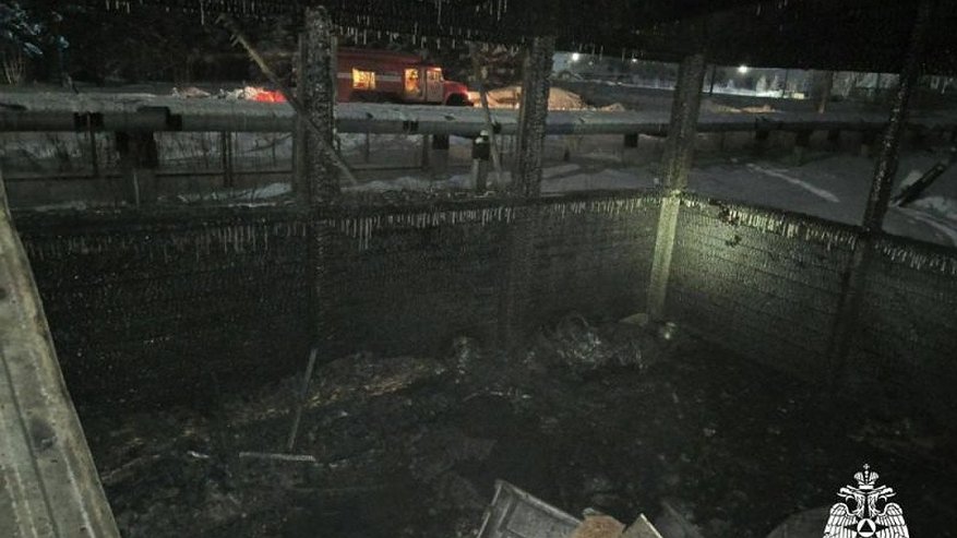 Главная картинка новости: В Усть-Усе произошёл пожар в жилом доме: помощь добровольцев спасла ситуацию