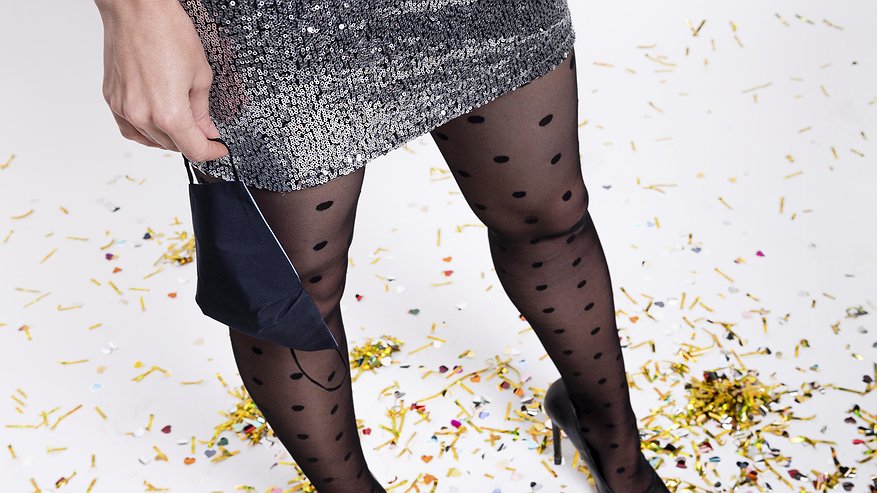 Главная картинка новости: Не злите Зеленую Деревянную Змею: в чем нельзя праздновать Новый 2025 — отпугнете деньги и удачу