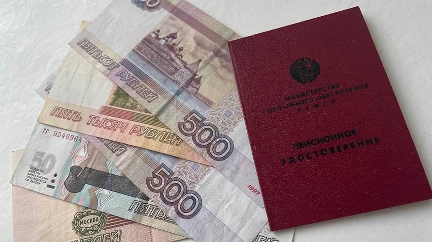 Главная картинка новости: С 1 января пенсии проиндексируют не всем россиянам — кого лишили повышения на Новый год: списки