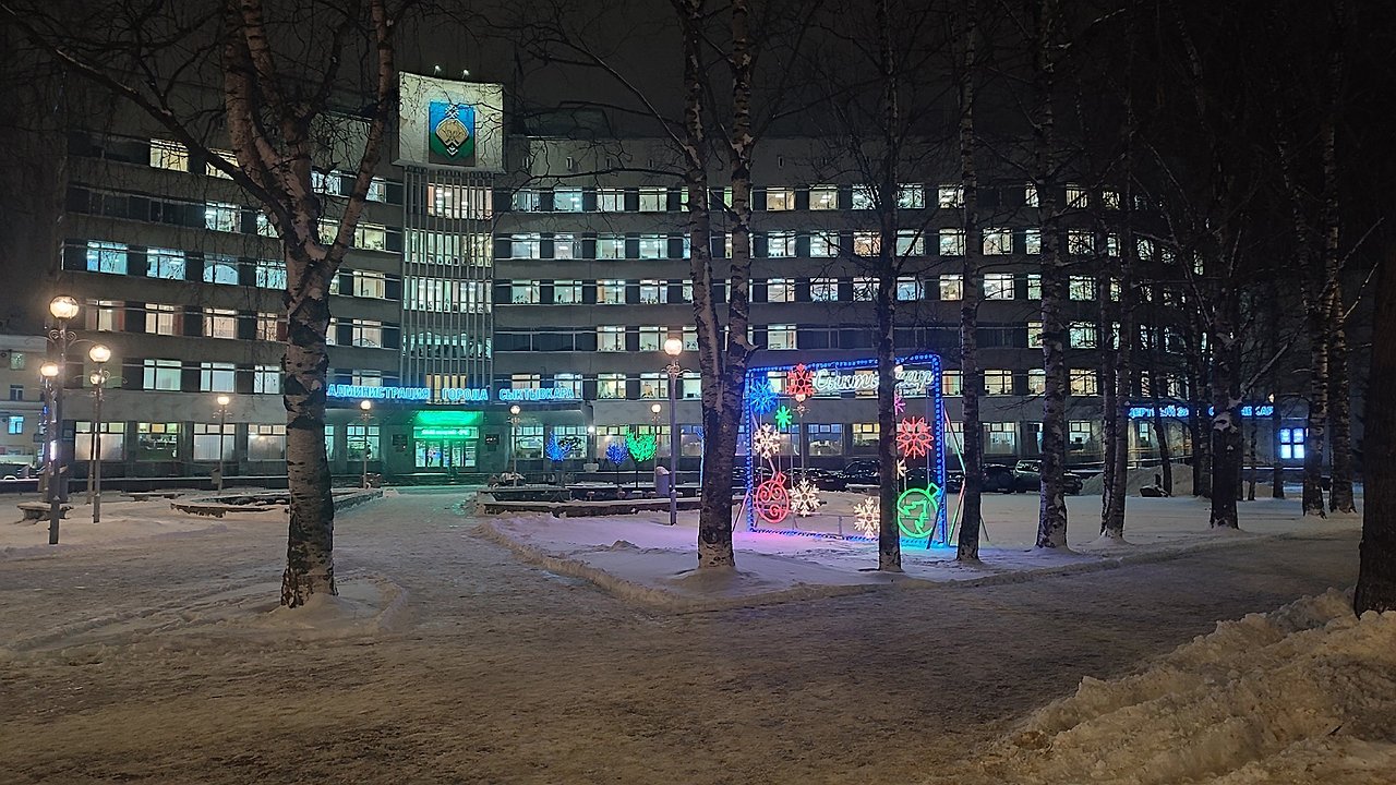 Главная картинка новости: Медведи, арки, кареты: в Сыктывкаре установят новые световые фигуры и новогоднюю иллюминацию