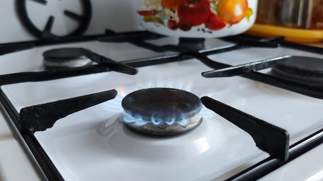 Главная картинка новости: Указ вступил в силу: с 1 января штраф 1500 рублей грозит всем без исключения владельцам квартир с газовыми плитами