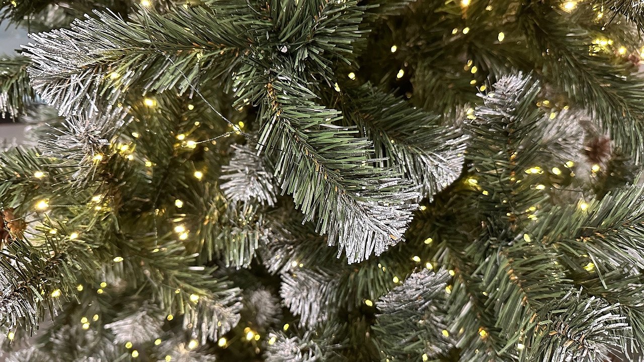 Главная картинка новости: Глава Усинска Николай Такаев исполняет мечты детей в рамках акции «Ёлка Желаний»