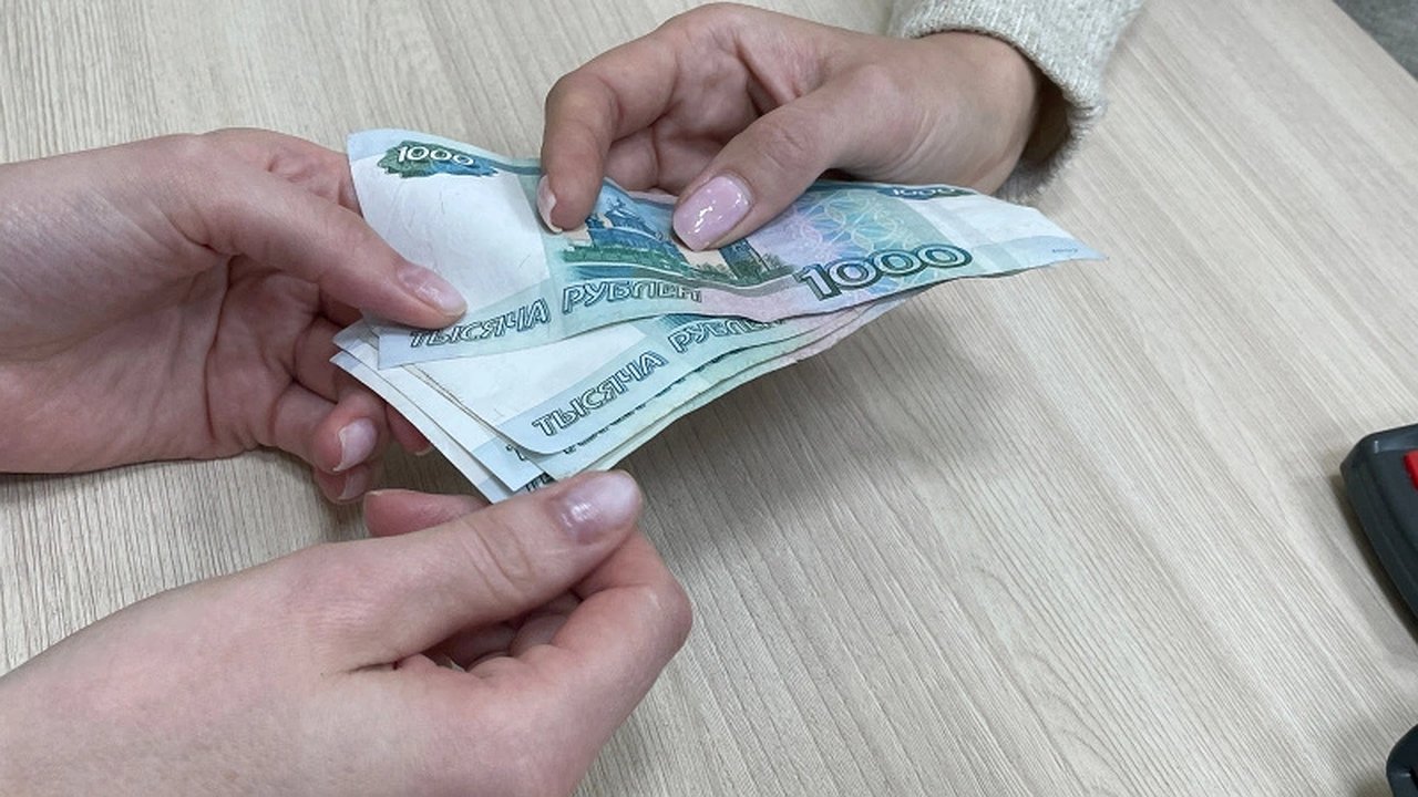 Главная картинка новости: Купюры больше не примут в магазинах уже с 4 января - нежеланный сюрприз для всех россиян