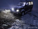 Под Усинском три "Бурана" вытаскивали автомобиль из промоины на зимней переправе