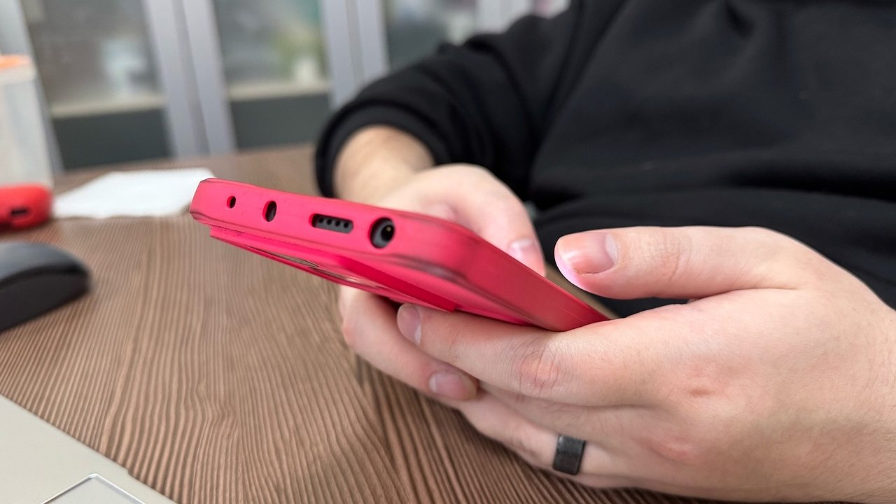 Главная картинка новости: В службу 112 позвонил мужчина и попросил послушать его песню