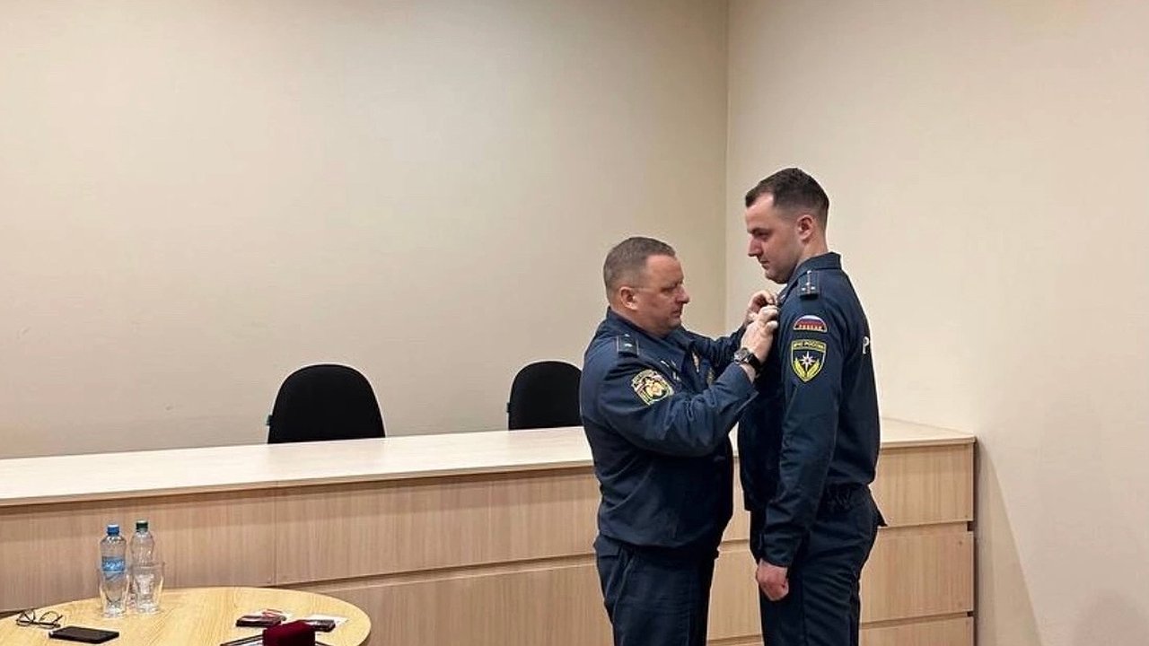 Главная картинка новости: В Усинске пожарным вручили награды за мужество