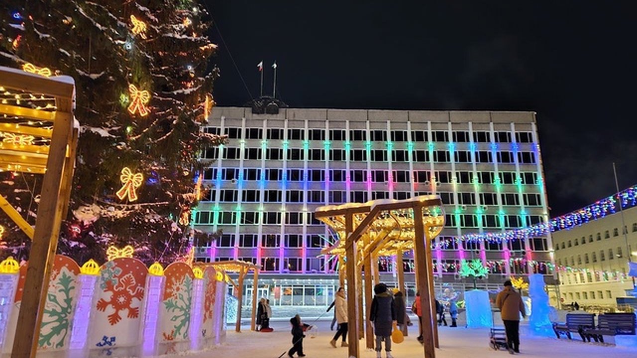 Главная картинка новости: Редкие елочные игрушки в Коми: сказочные герои за приличные деньги