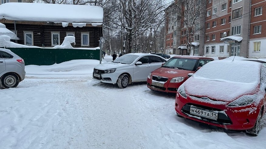 Главная картинка новости: Меньше чем за сутки на переправе в Усинском округе застряли шесть автомобилей
