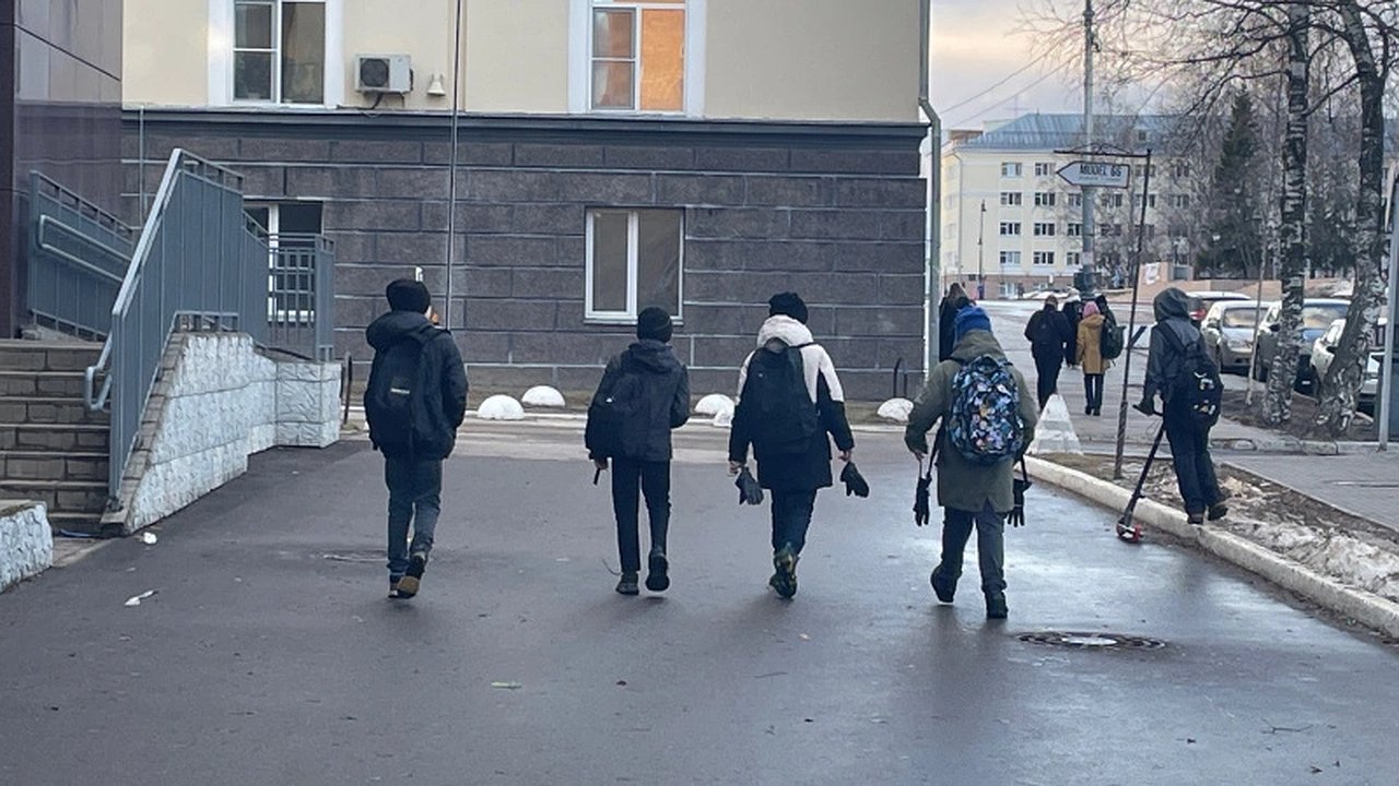 Главная картинка новости: Весенние каникулы в школах перенесли - установлены новые даты