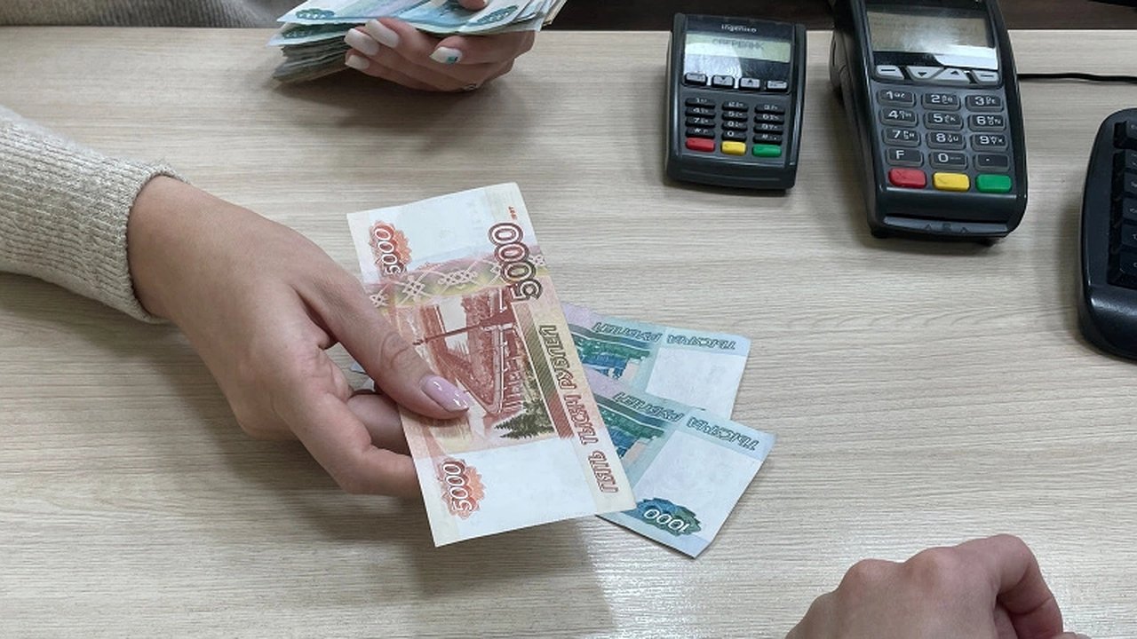 Главная картинка новости: Купюры не примут в магазинах уже с 18 января - неприятный сюрприз для всех