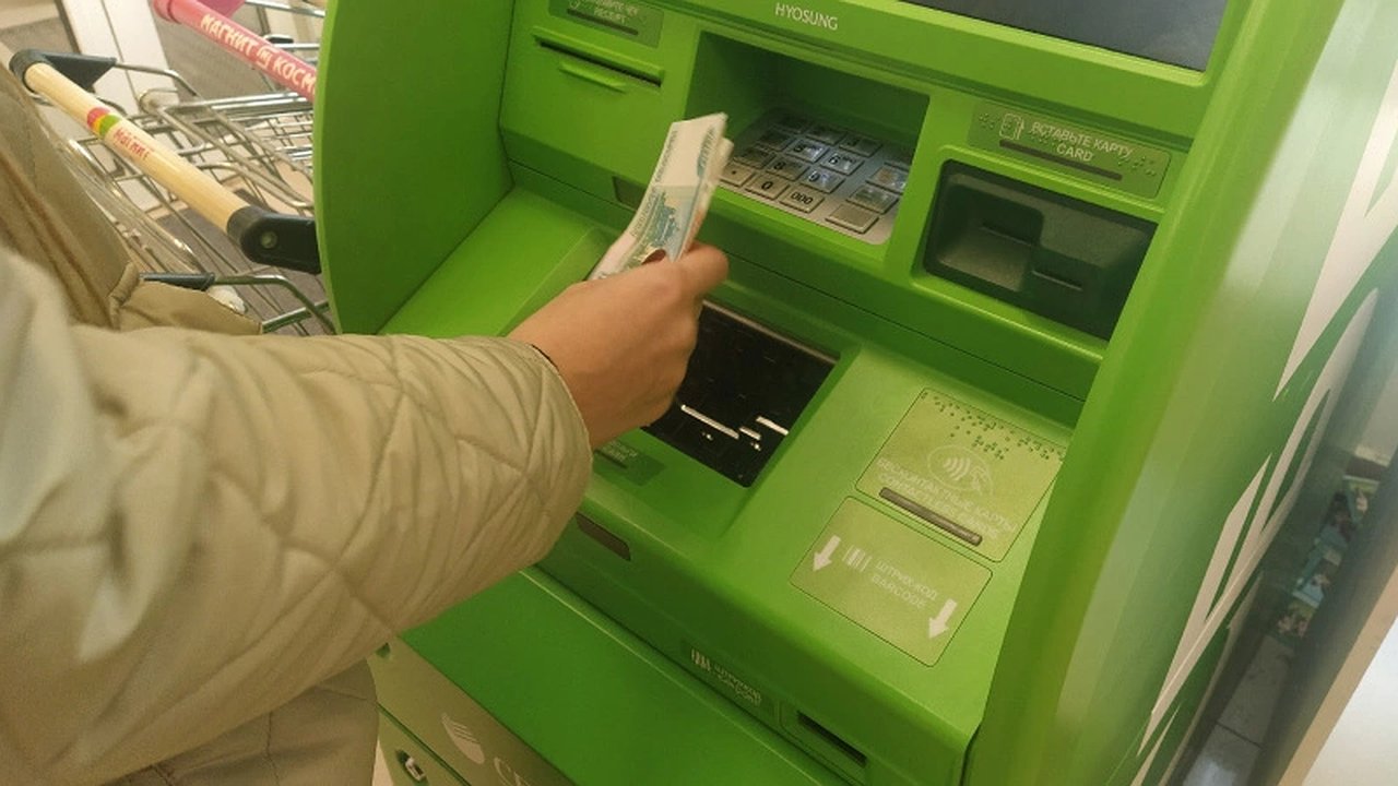 Главная картинка новости: «Теперь это будет запрещено». Всех, кто снимает деньги с банковских карт, ждет сюрприз с 21 января