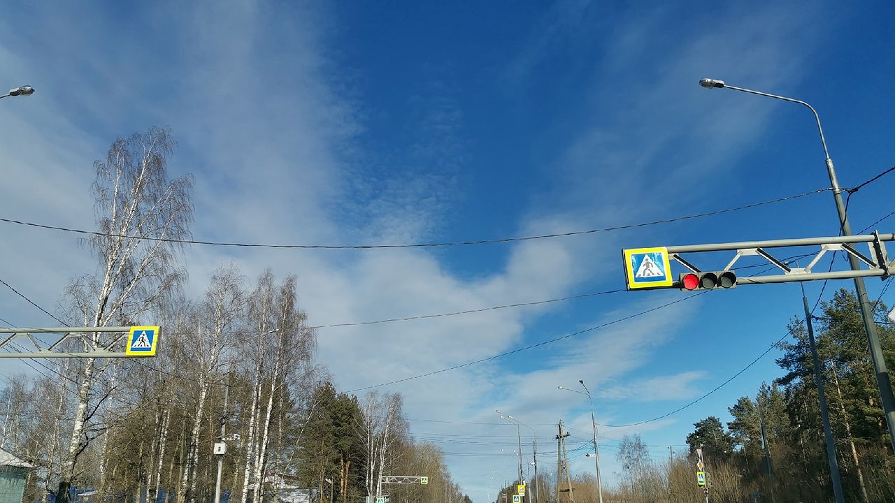 Главная картинка новости: Теперь начнут штрафовать на зеленом сигнале светофора: неожиданный способ наказания придумали для водителей РФ