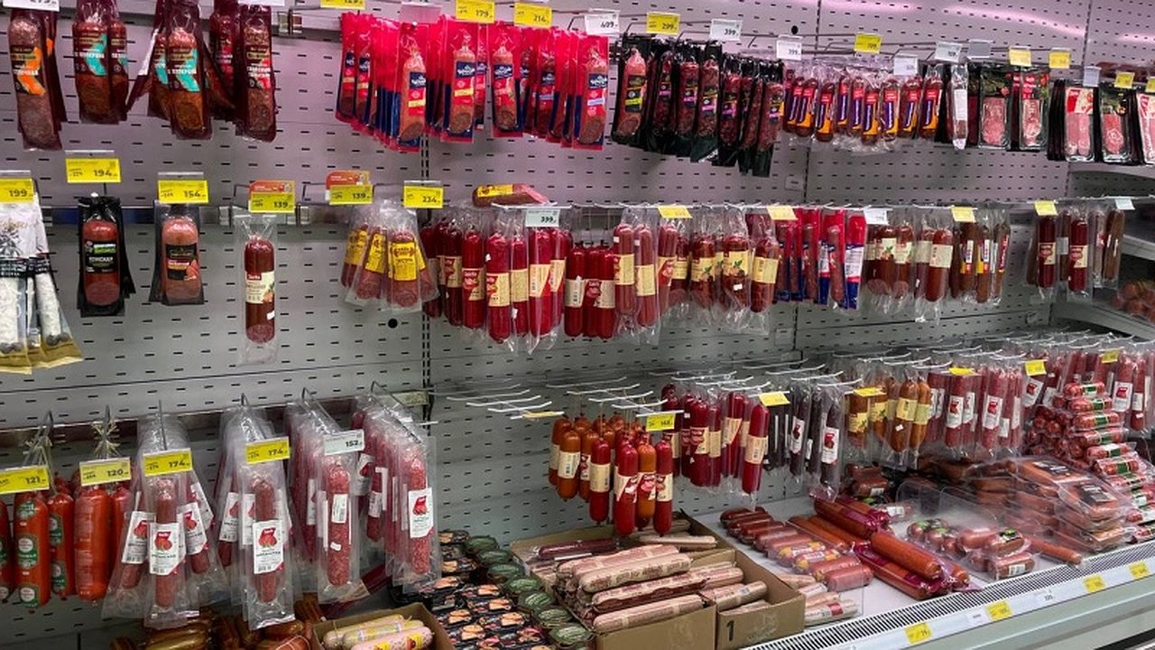 Главная картинка новости: Россиянам рассказали какая колбаса считается наиболее полезной: можно есть каждый день