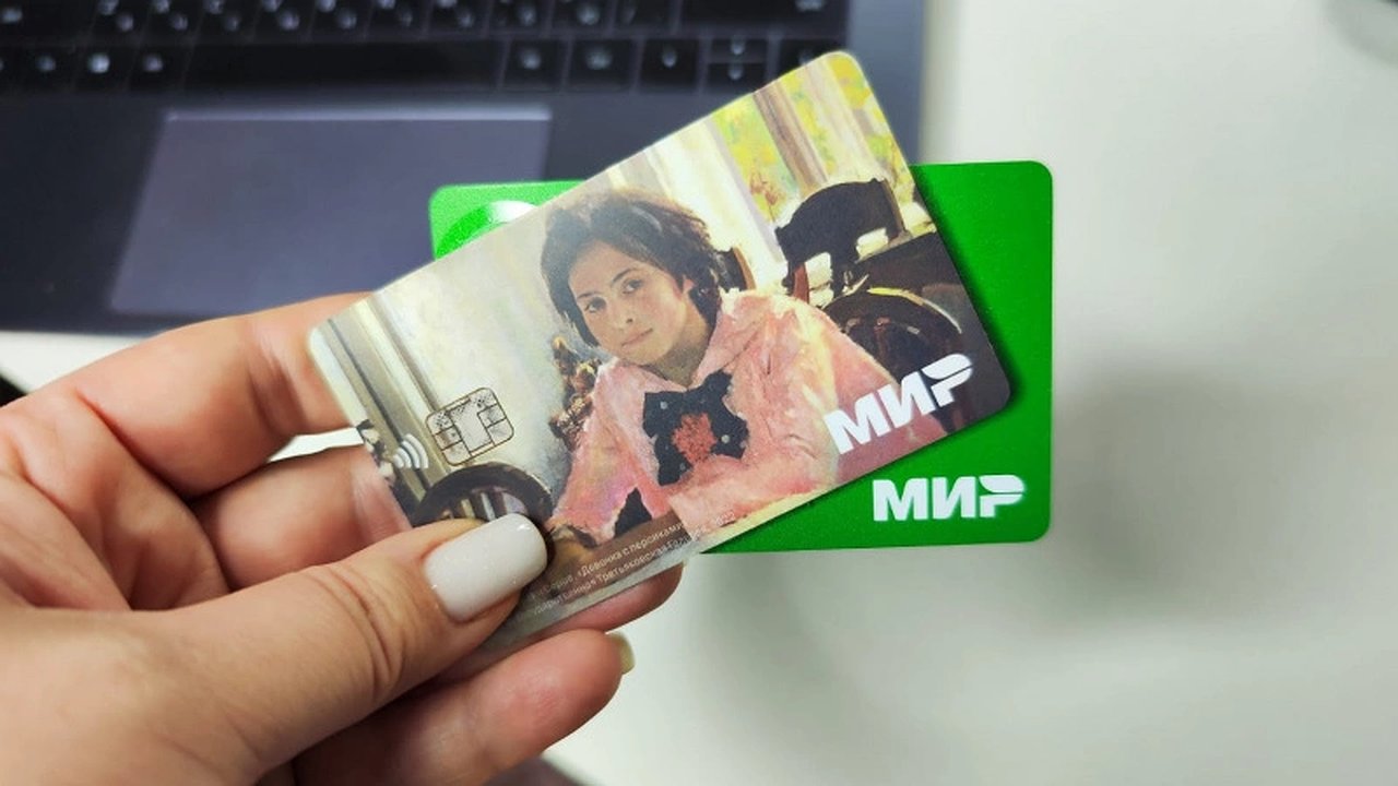 Главная картинка новости: Все, кто оставляет деньги на банковской карте, могут столкнуться с неприятной неожиданностью - подробности от Сбербанка 