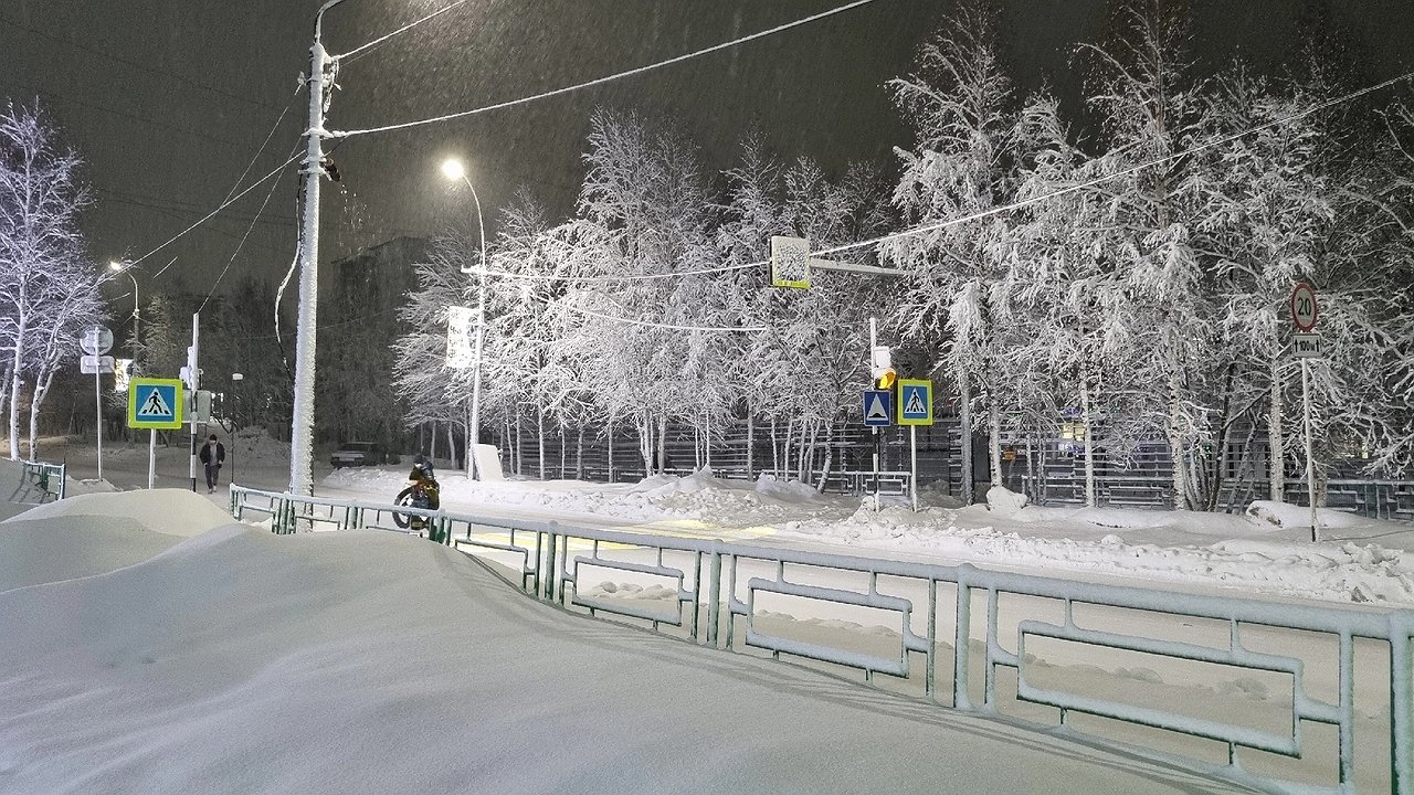 Главная картинка новости: Зимний Усинск: облачная погода и небольшой снег 30 января