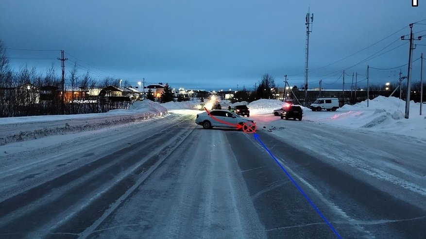 Главная картинка новости: В Усинске столкнулись две иномарки: пострадала женщина-водитель