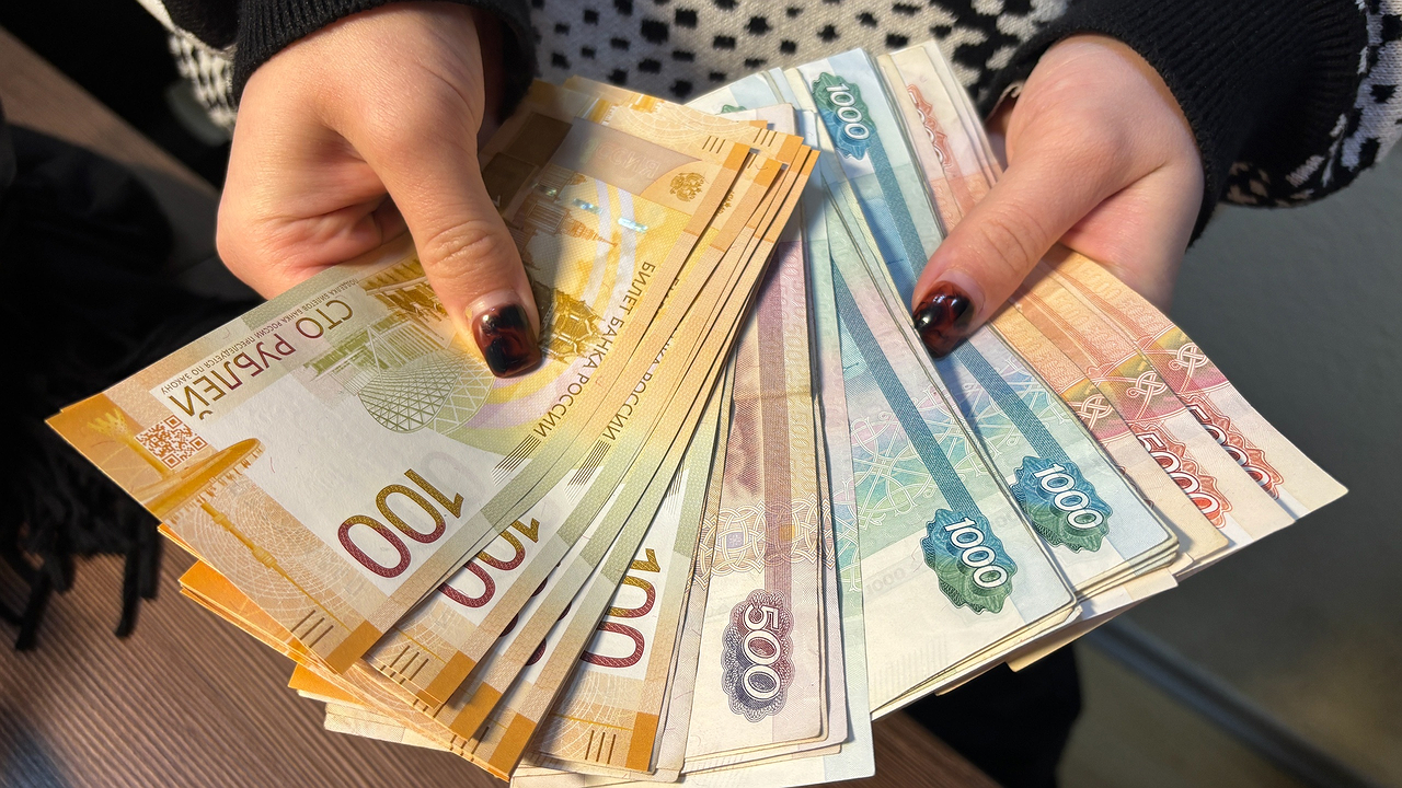 Главная картинка новости: Для всех, кто хранит дома купюры 5 000 рублей - все изменится в середине февраля