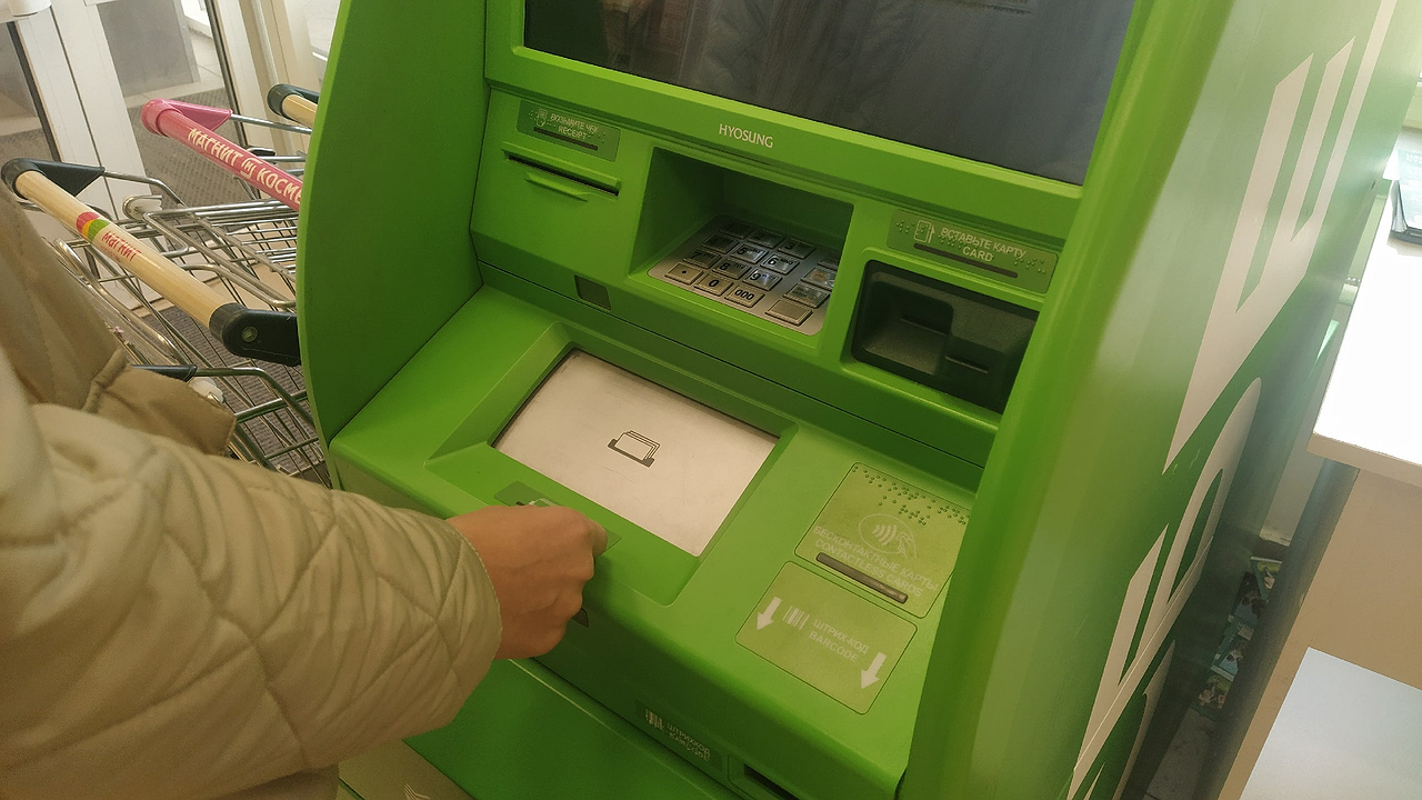 Главная картинка новости: «Полный запрет с сегодняшнего дня». Всех, кто переводит деньги с карты на карту, ждет неожиданный сюрприз