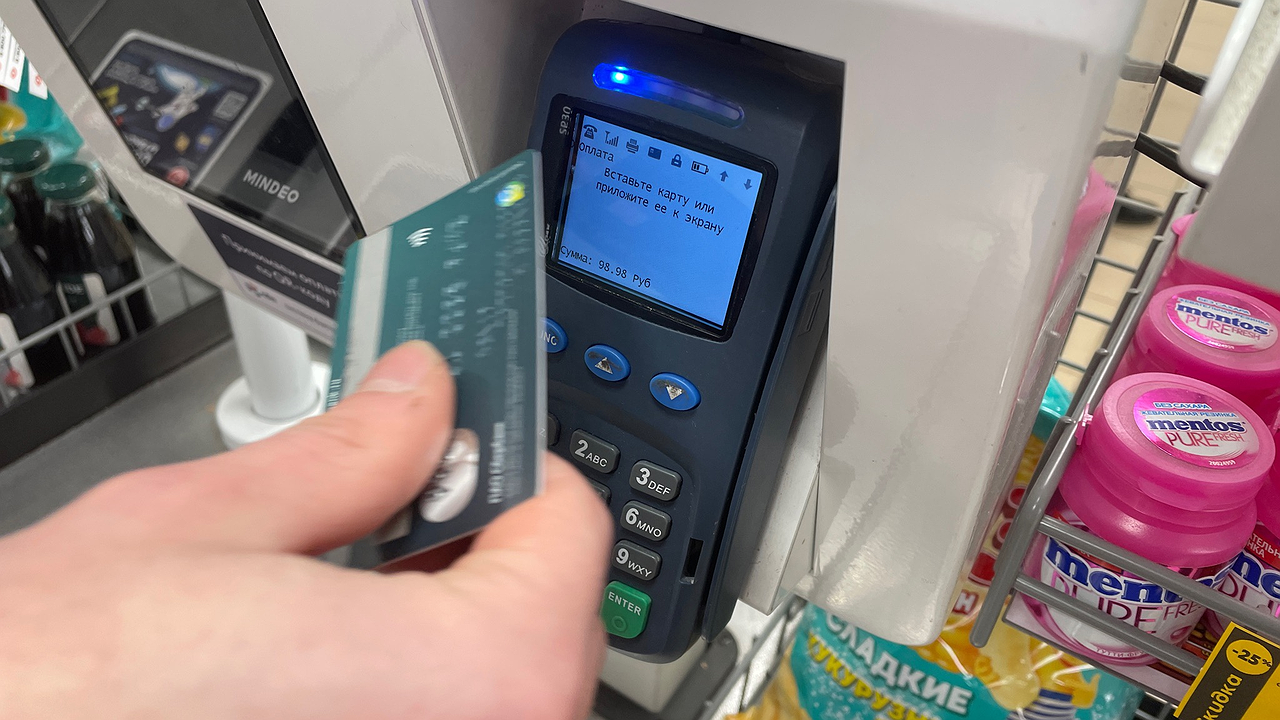 Главная картинка новости: «Полный запрет с сегодняшнего дня». Всех, кто переводит деньги с карты на карту, ждет огромный сюрприз