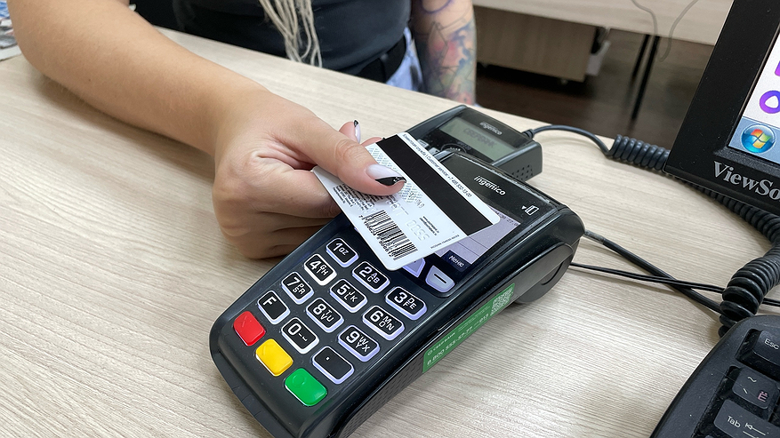 Главная картинка новости: Всем, у кого есть карта "Мир", установили срок до конца февраля. Потом времени не останется