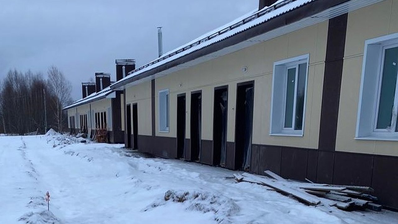Главная картинка новости: В Коми для переселенцев из аварийного жилья построено два многоквартирных дома