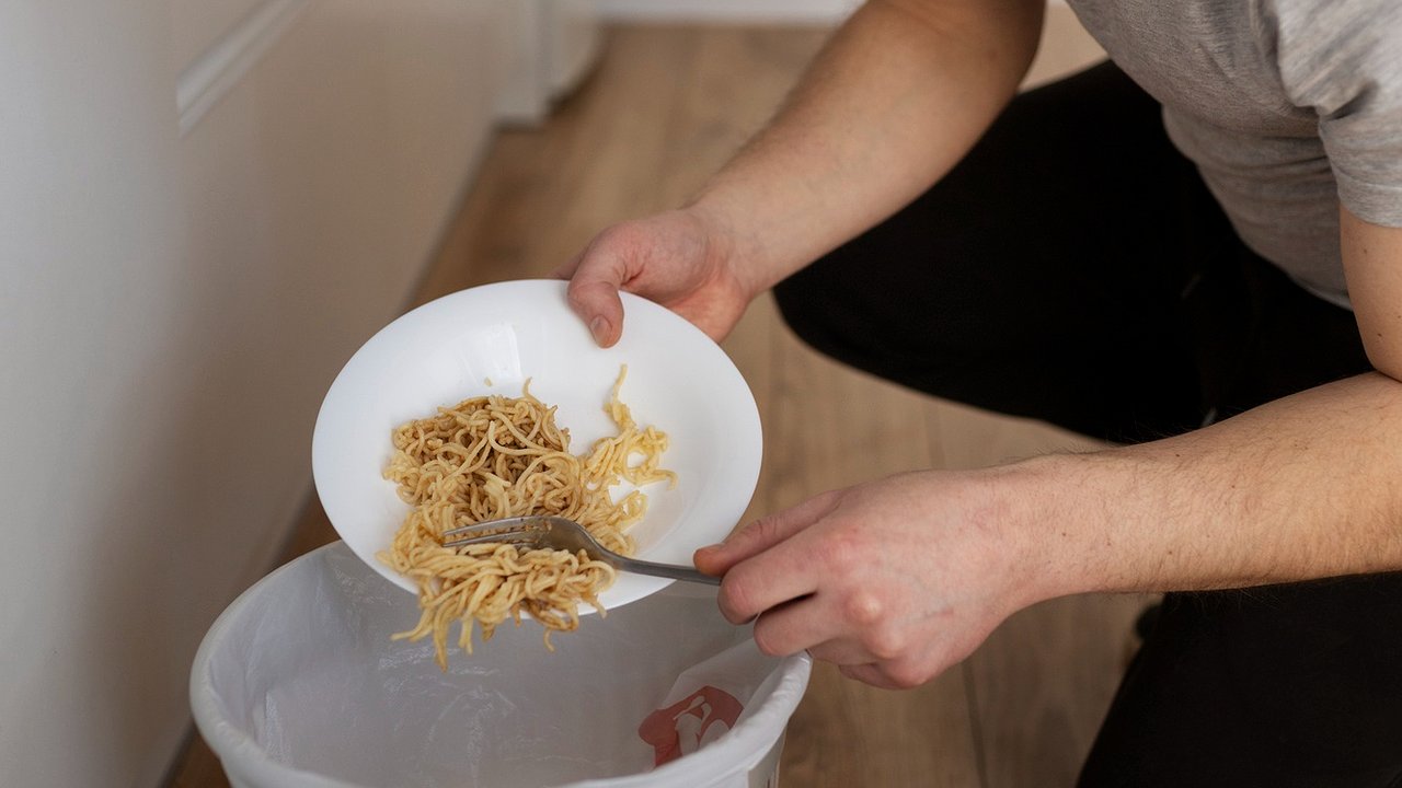 Главная картинка новости: 3 ложки на кучу: перегниют даже кости и ветки – безупречный компост всего за полгода