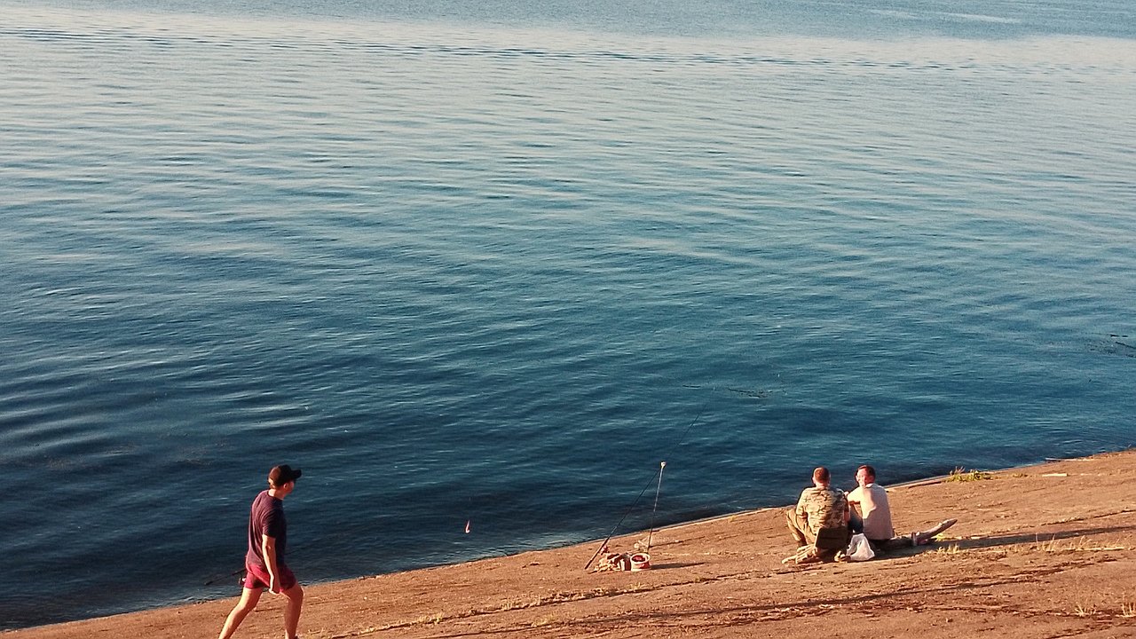 Главная картинка новости: Рыбак из Коми получил штраф за драку с инспекторами рыбохраны