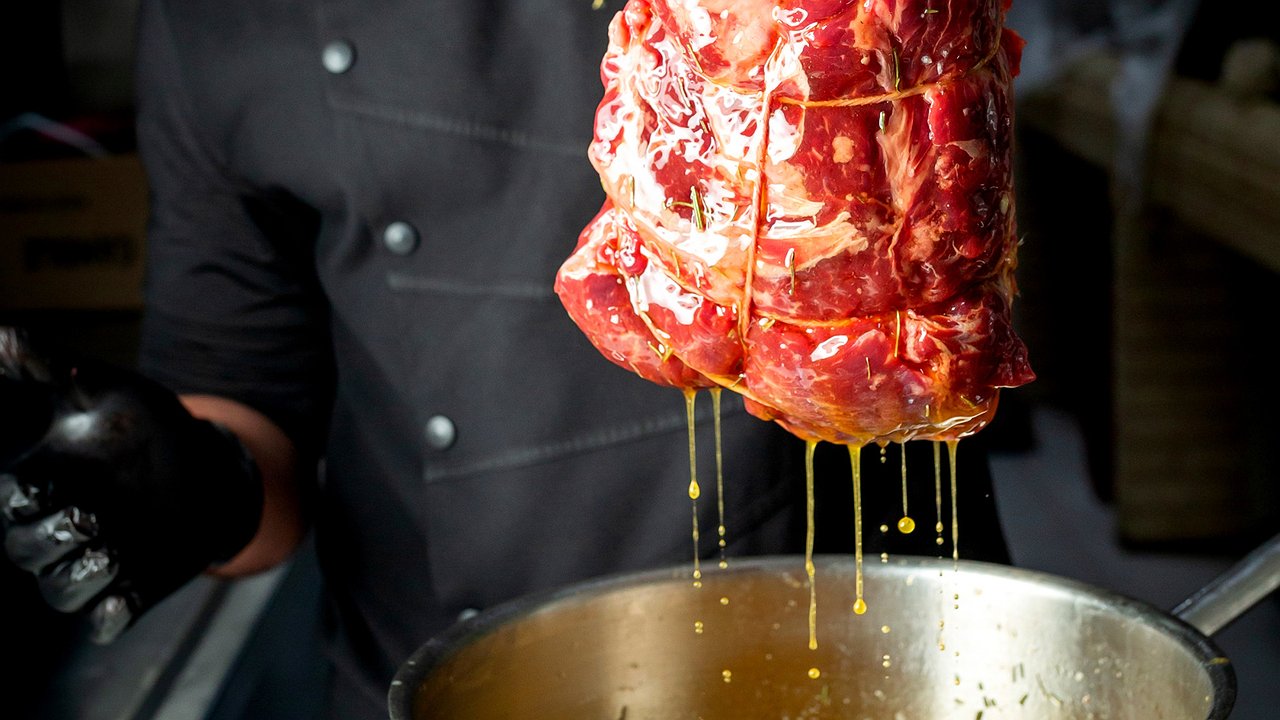 Главная картинка новости: Нужно ли сливать «первую воду» при варке мяса: рассказал шеф-повар - запоминайте раз и навсегда