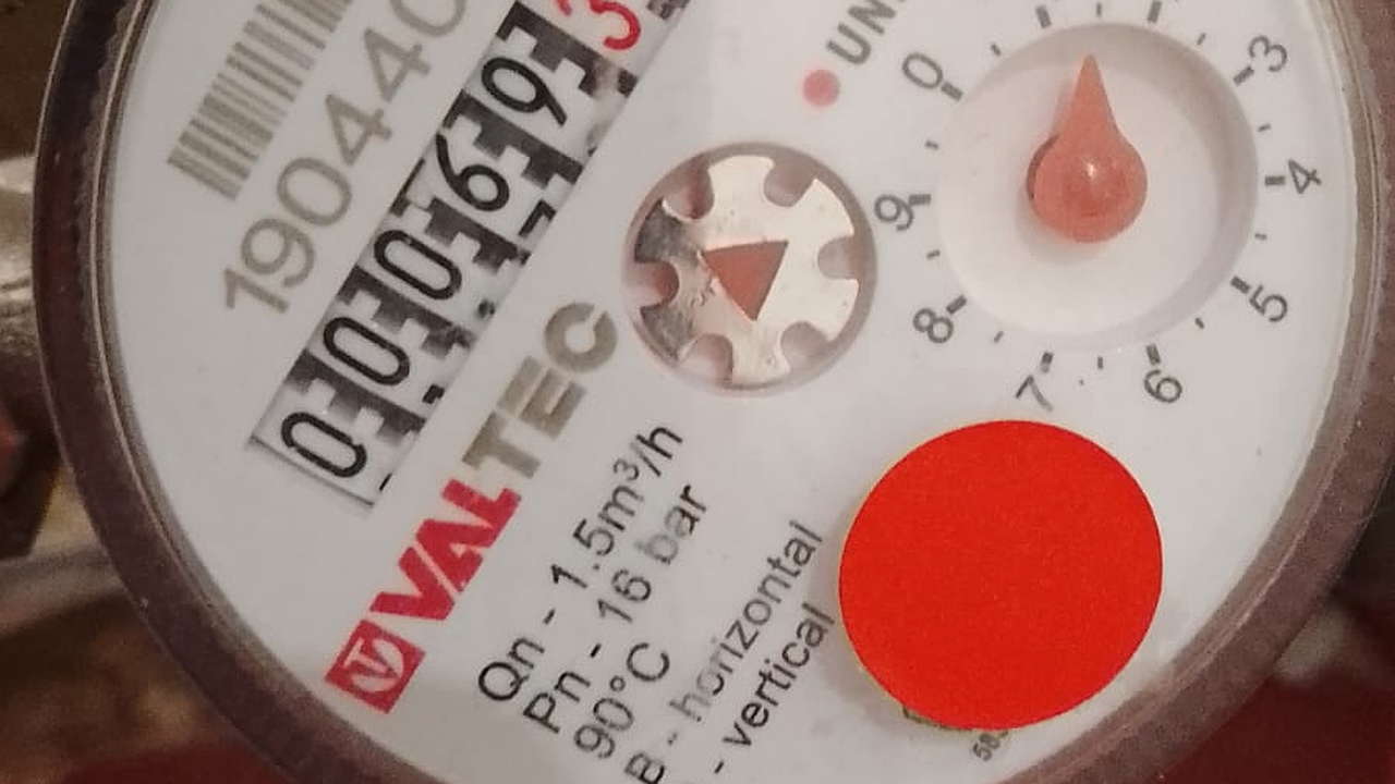 Главная картинка новости: По 7 500 рублей с квартиры: новое правило для тех, у кого установлены дома счетчики ЖКХ