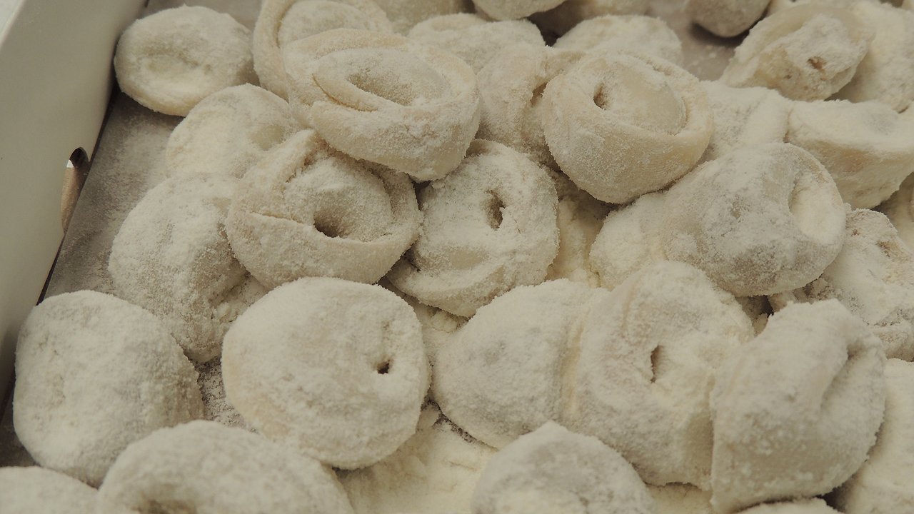 Главная картинка новости: Перемолотые рога и копыта, мяса нет ни грамма: в Роскачестве назвали худшие бренды пельменей