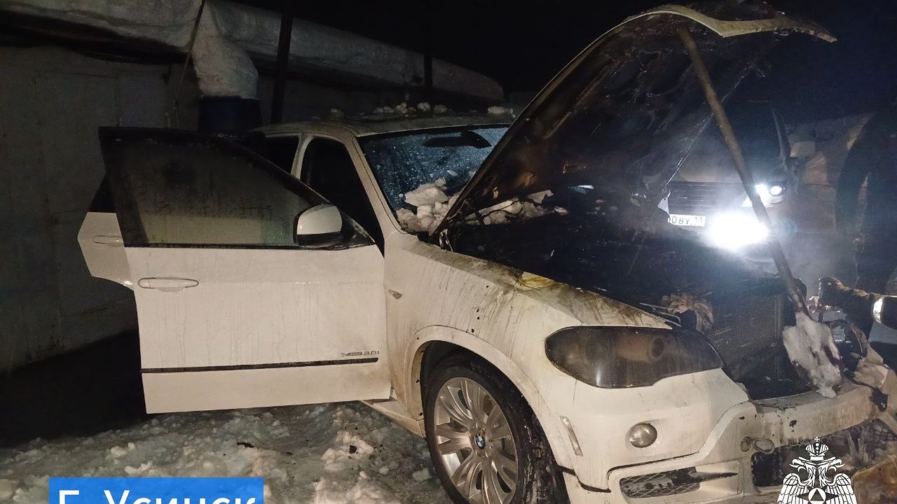 Главная картинка новости: В Усинске оперативно ликвидирован пожар в легковом автомобиле