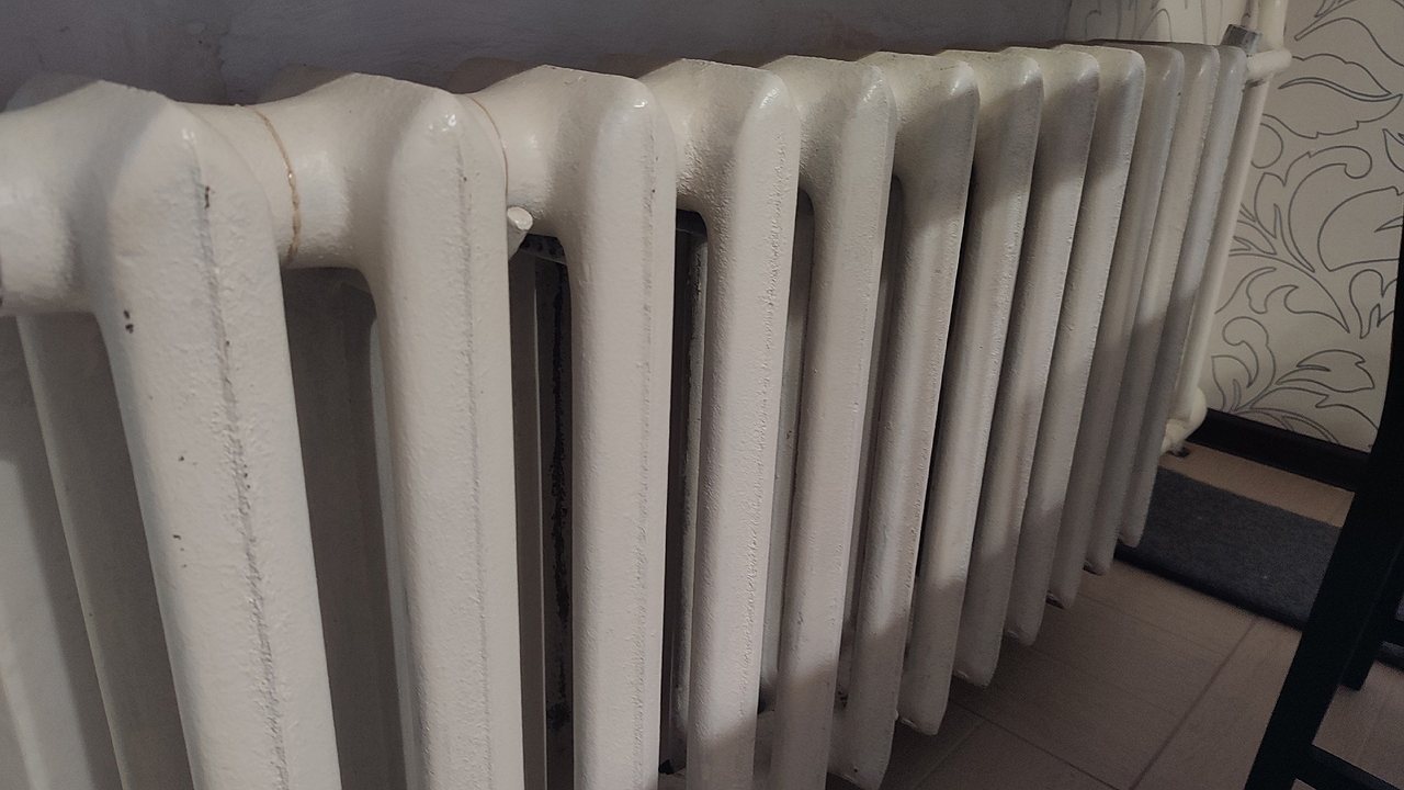 Главная картинка новости: С 4 марта каждый день штраф по 800 рублей – для всех, у кого есть батарея в квартире