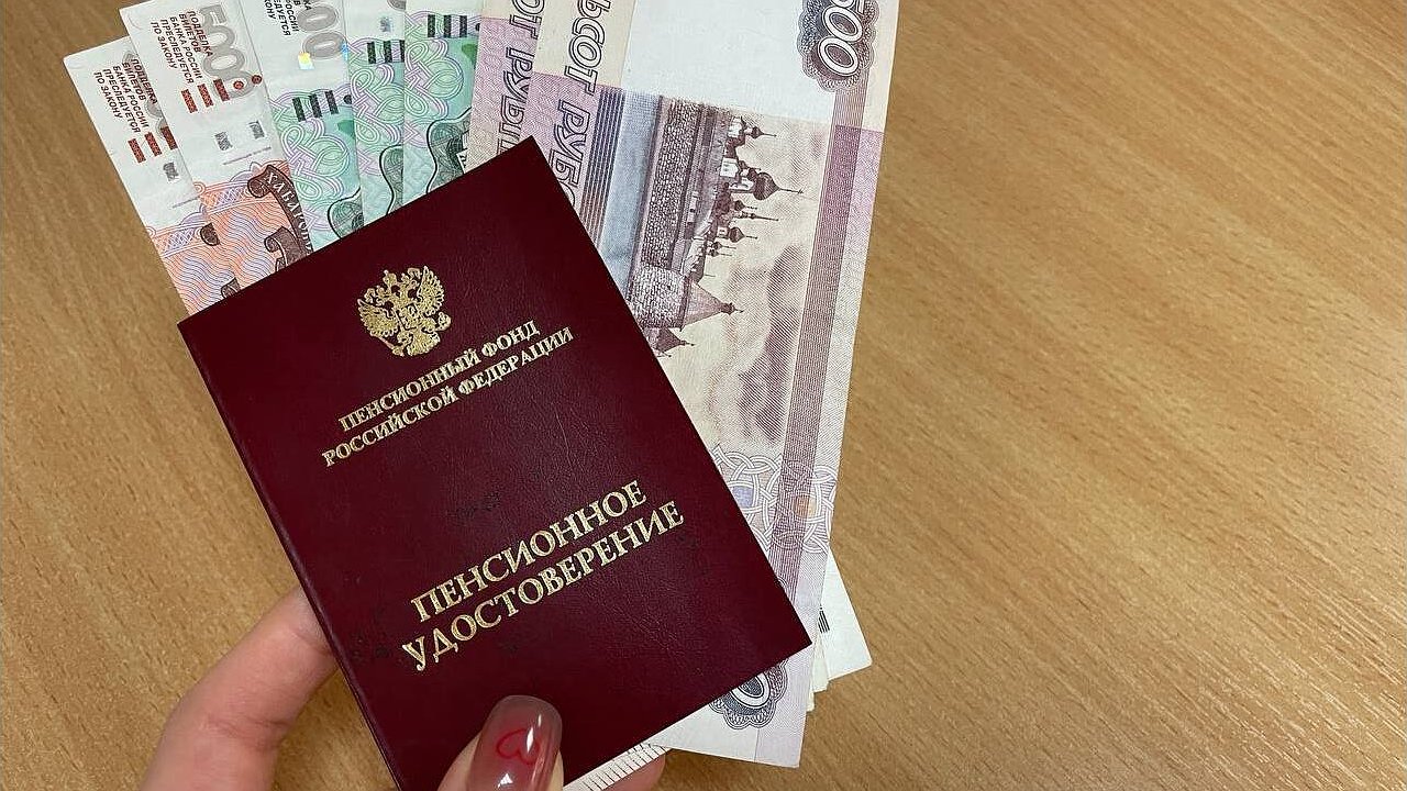 Главная картинка новости: Пенсионеры получили пенсии за март и обомлели от шока