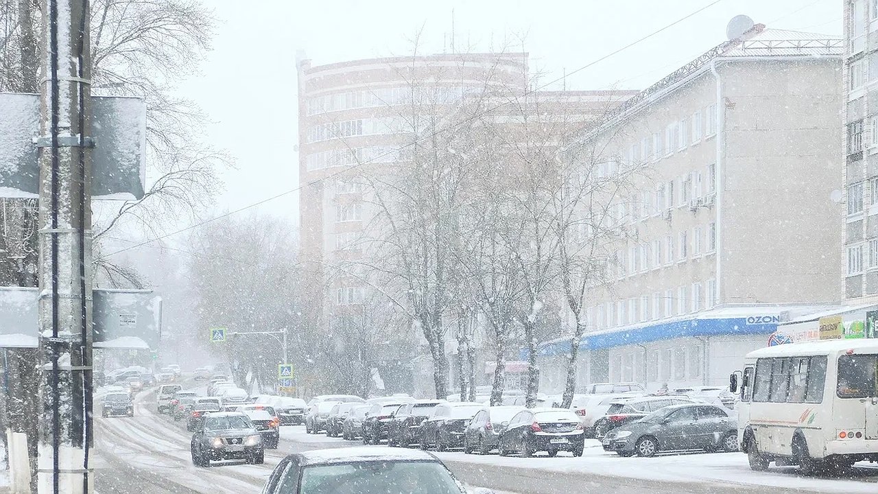 Главная картинка новости: Усинск в морозном плену: синоптики рассказали, чего ждать жителям