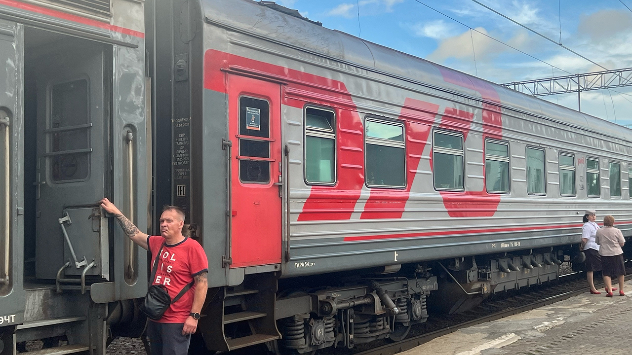 Главная картинка новости: Теперь для них в 2 раза дешевле: РЖД ввело 50% скидки – только те кто в списке