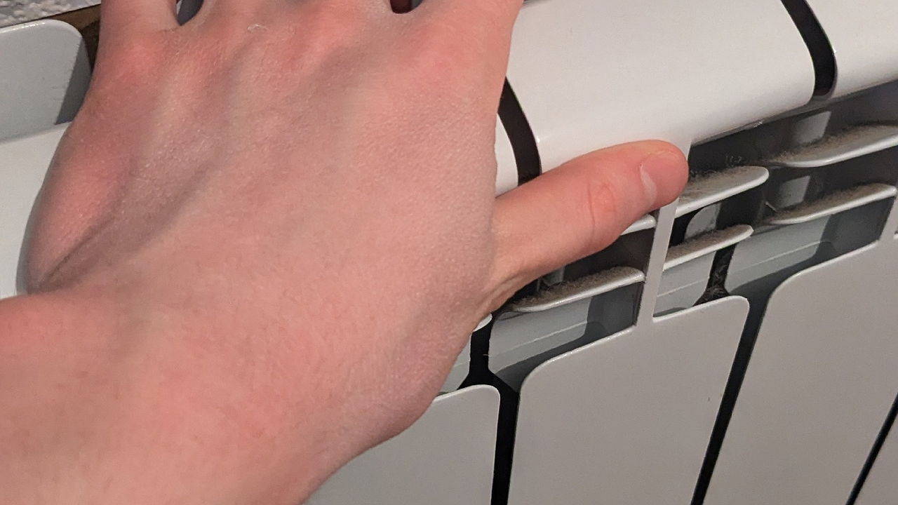 Главная картинка новости: С 19 марта каждый день штраф по 800 рублей – для всех, у кого есть батарея в квартире